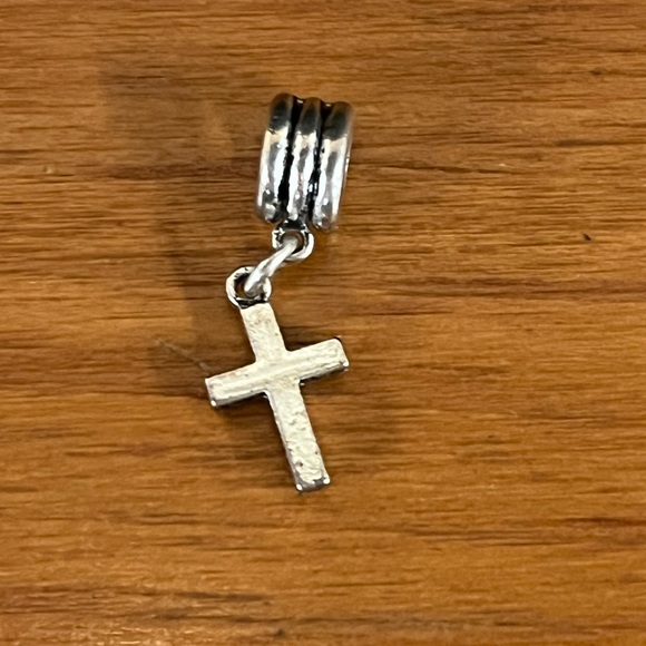 💕 3/$10 Cross Sliding Charm - Picture 4 of 4
